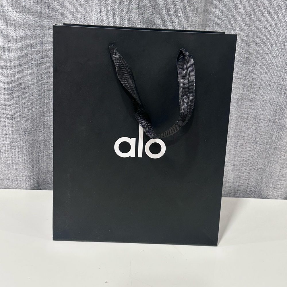 ALO black and white, empty paper bag with tissue paper and holiday gift charm. - Picture 4 of 5